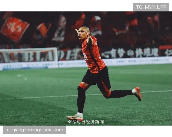 费利佩替补登场即破门，成都凤凰山体育场沸腾庆祝生日帽子戏法